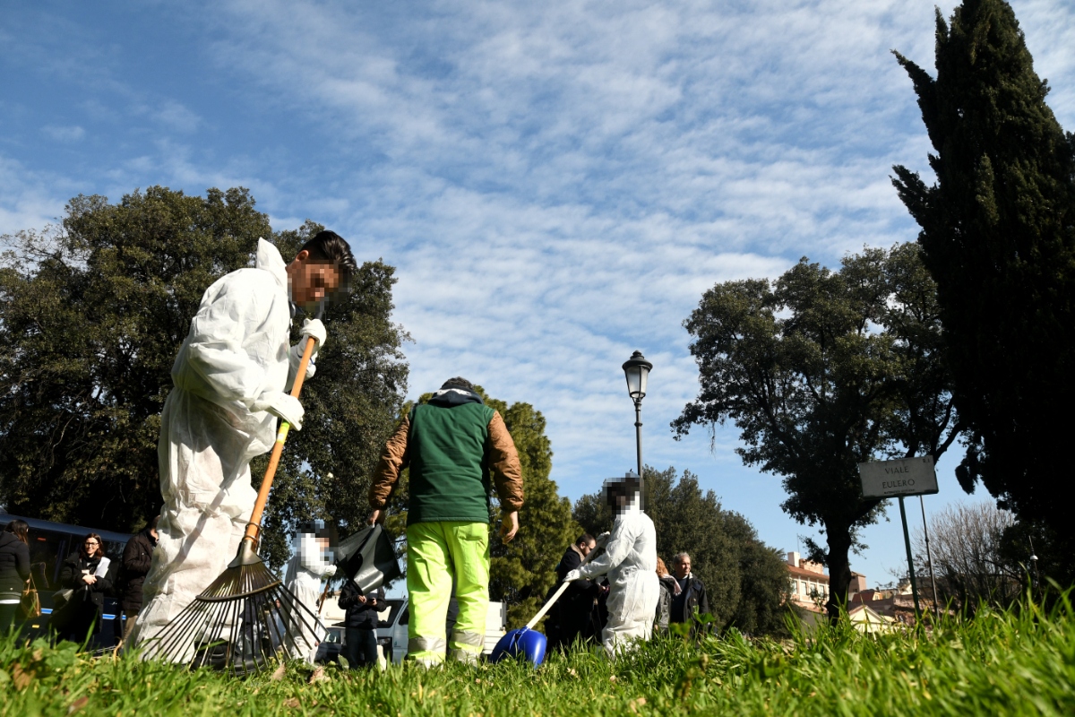 A Colle Oppio 16 detenuti di Rebibbia ripuliscono i giardini